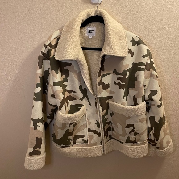 Tiger Mist Sherpa Lined Oversized Camo Jacket - Picture 2 of 4